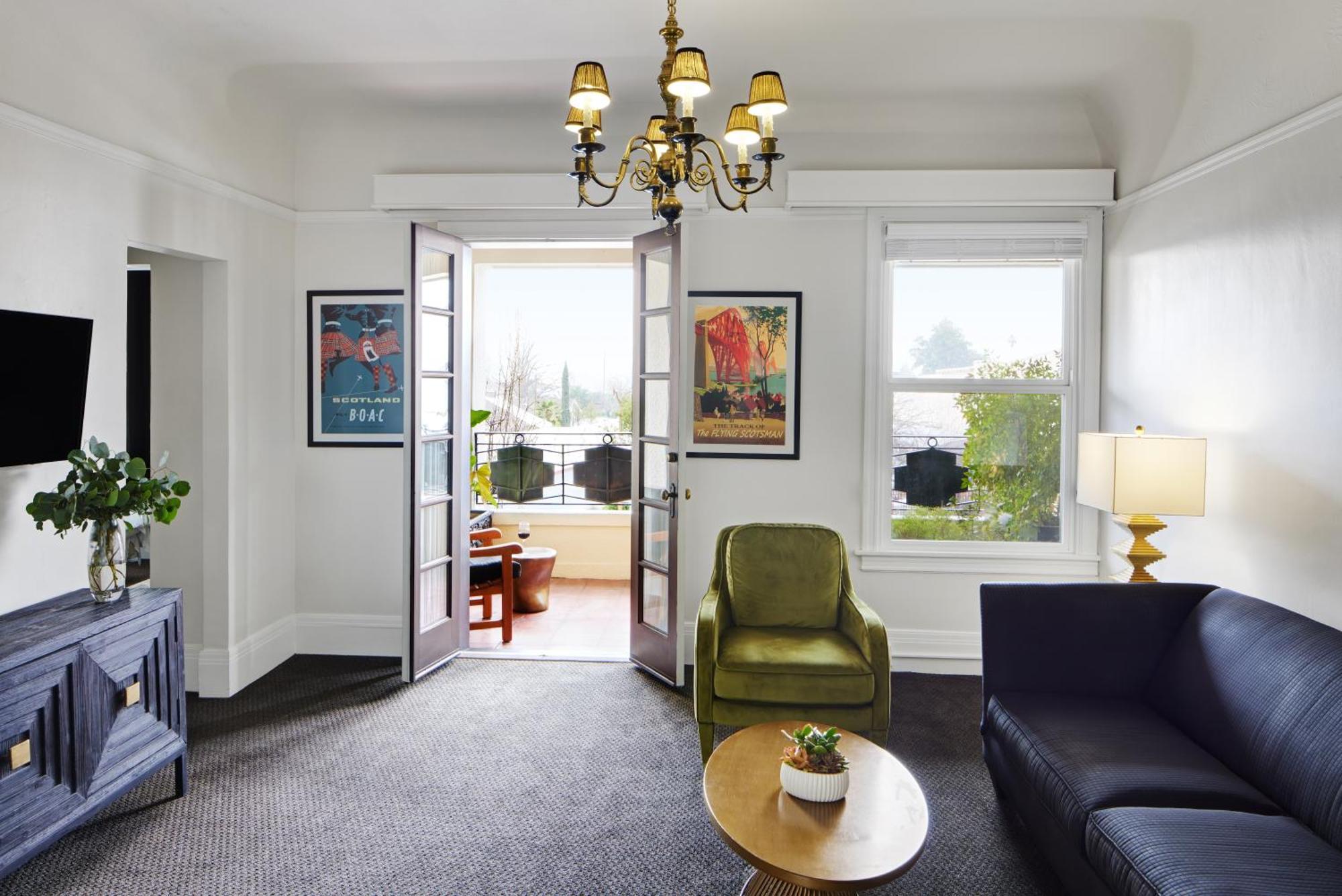 Suite Balcony,1566945194:JPEG